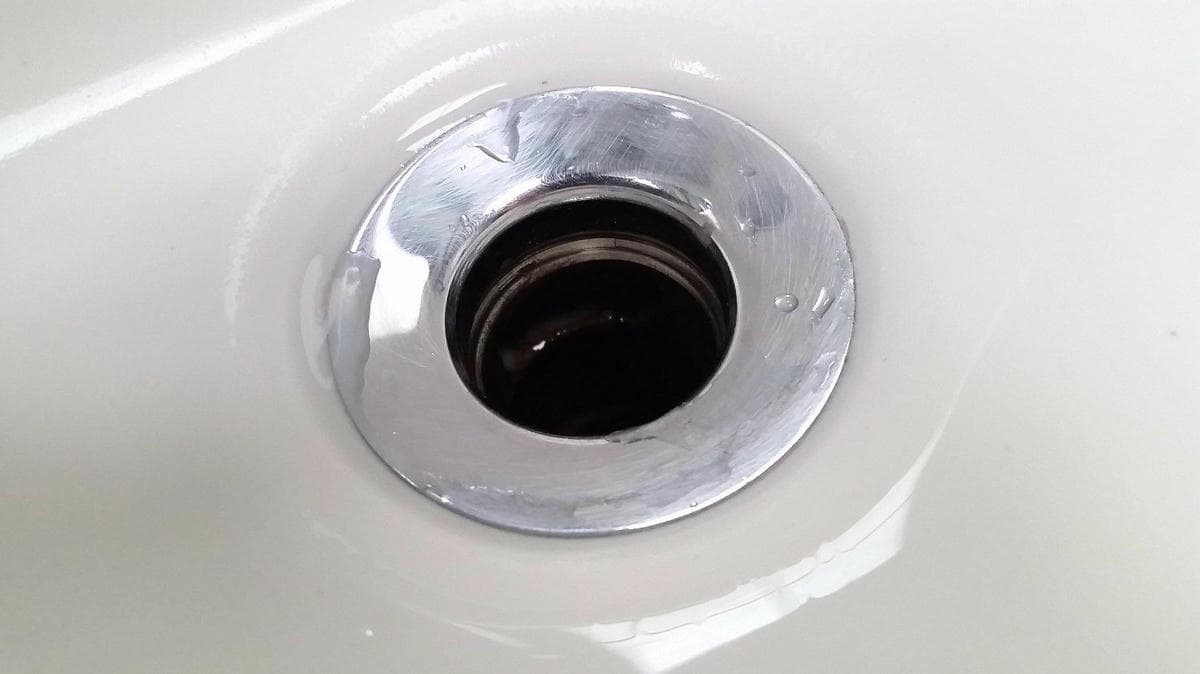 Evye ve lavabo montajı ile gider bağlantısı